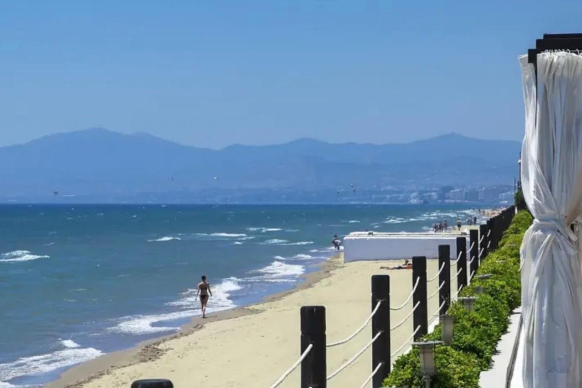 Marbella Beachfront - Beachside Apartment With Stunning Sea Views ภายนอก รูปภาพ