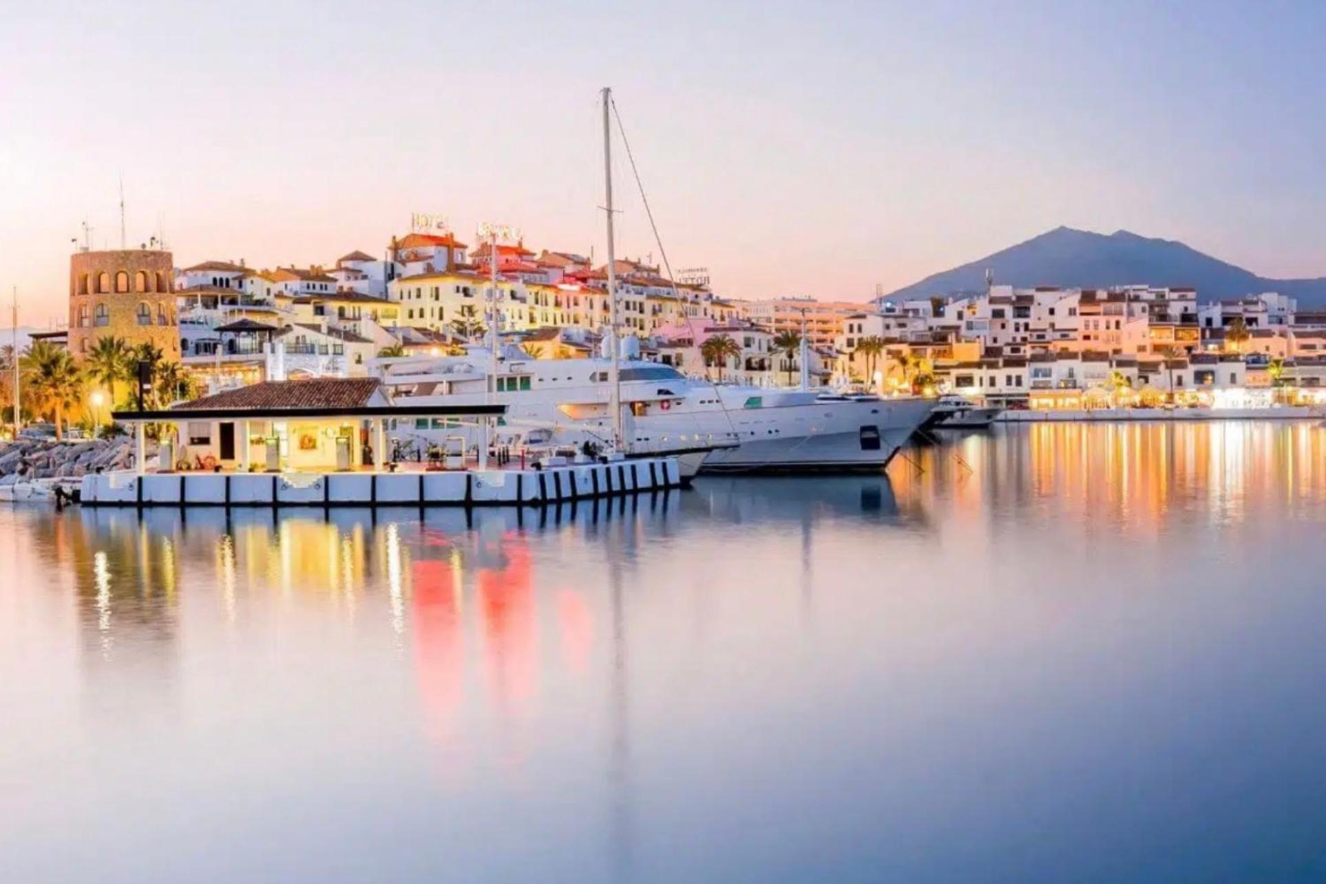Marbella Beachfront - Beachside Apartment With Stunning Sea Views ภายนอก รูปภาพ