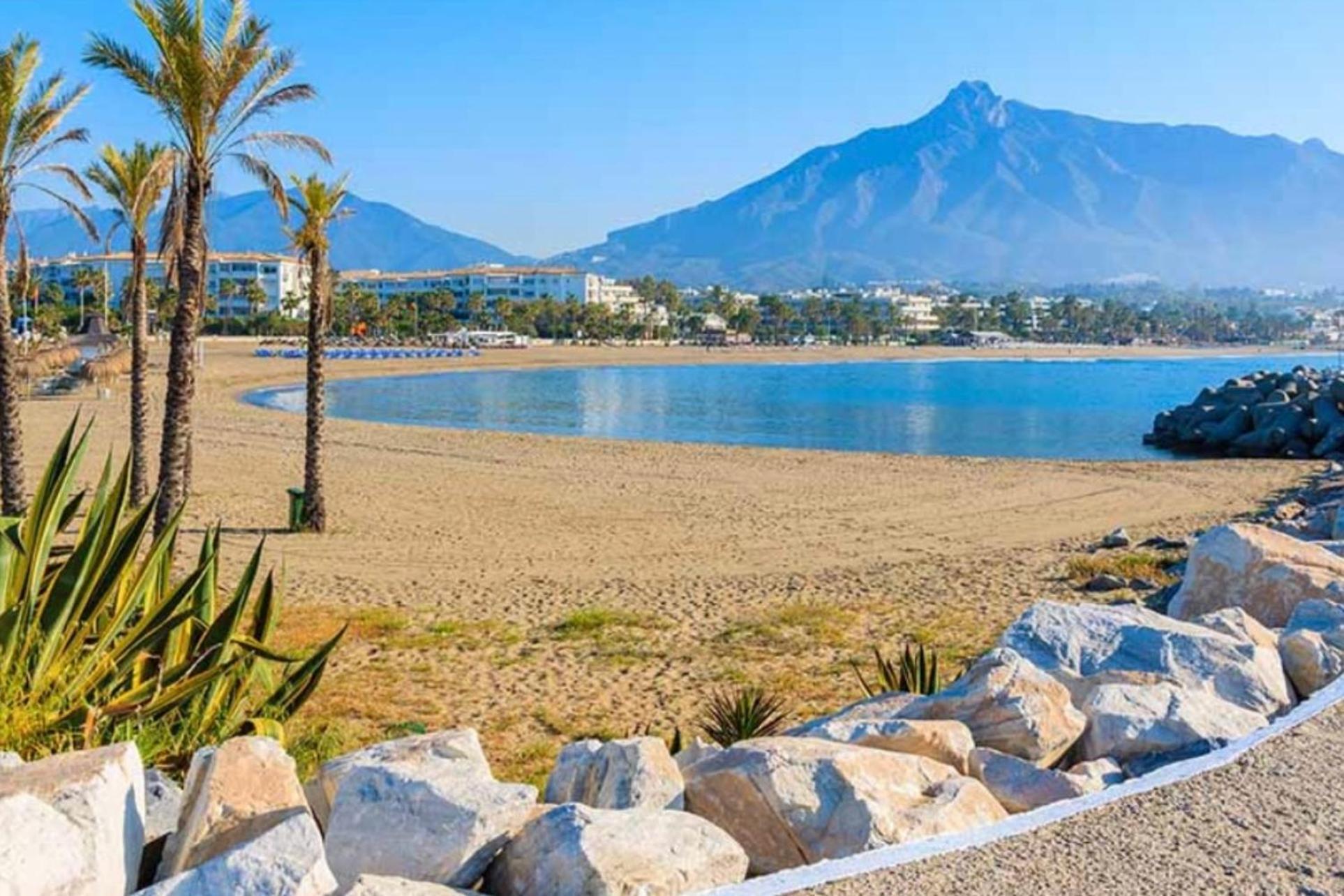 Marbella Beachfront - Beachside Apartment With Stunning Sea Views ภายนอก รูปภาพ