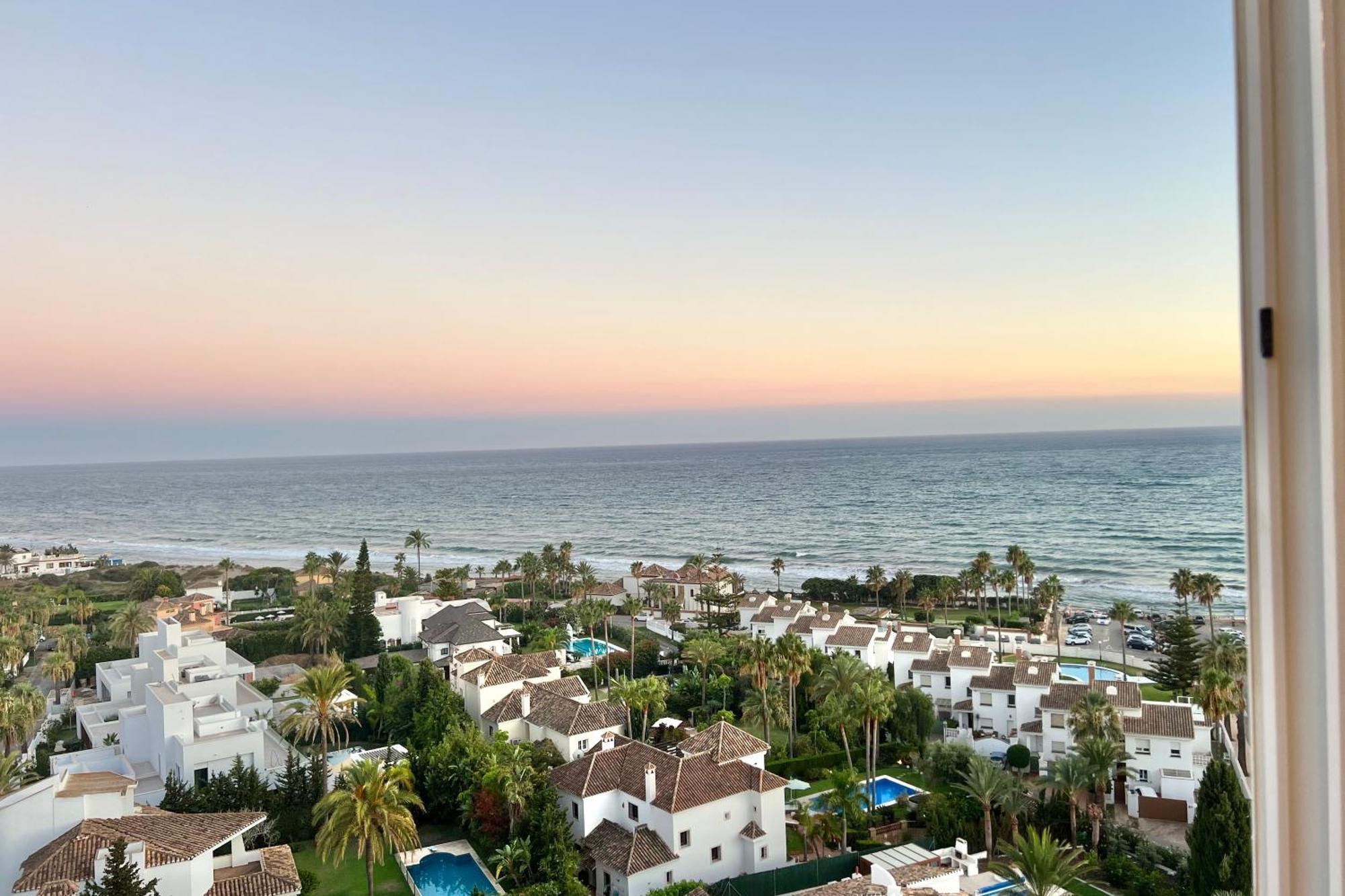 Marbella Beachfront - Beachside Apartment With Stunning Sea Views ภายนอก รูปภาพ
