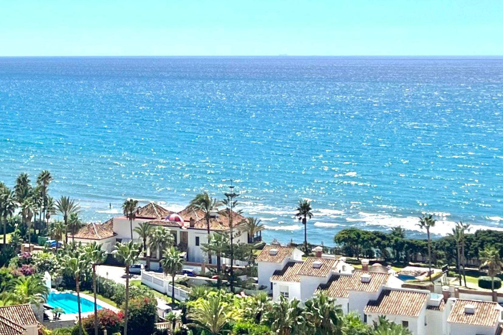 Marbella Beachfront - Beachside Apartment With Stunning Sea Views ภายนอก รูปภาพ